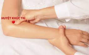 Trào lưu “vỗ thông tắc” trên mạng xã hội: Hiệu ứng đám đông và những hiểu lầm về huyệt đạo