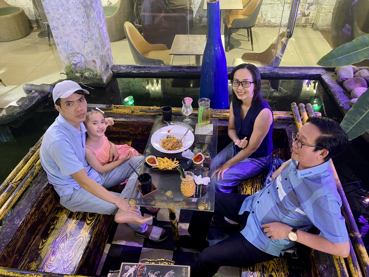 NỬA VÒNG TRÁI ĐẤT- VÀ NỖI LÒNG CỦA NGOẠI Ở SÀI GÒN