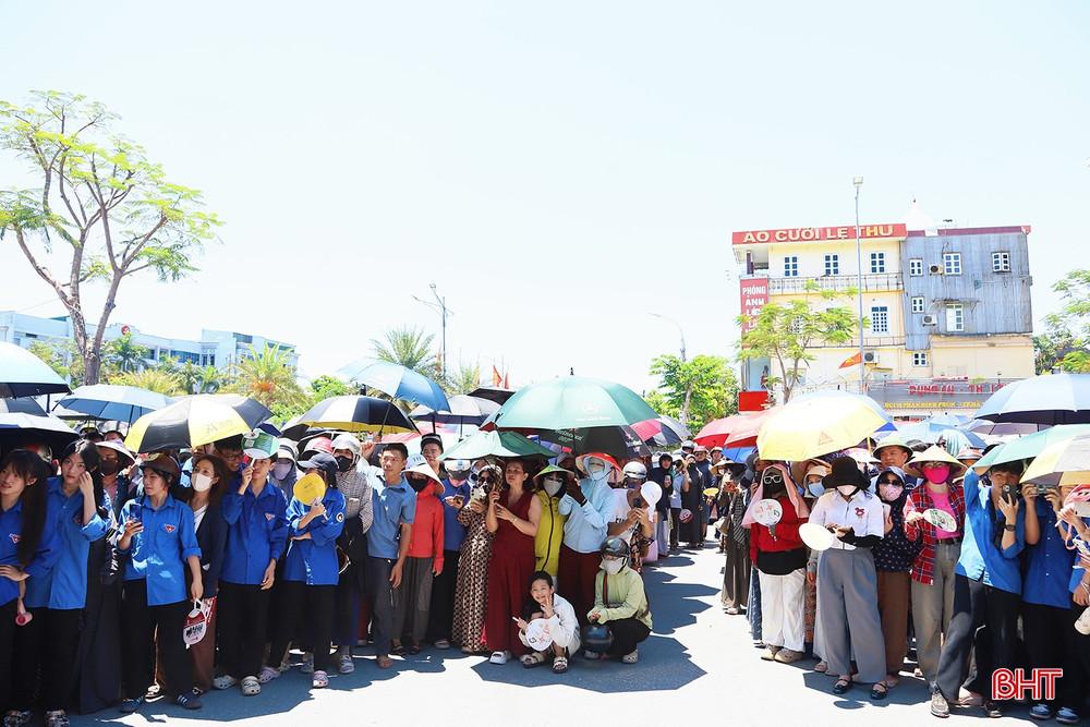 GIÁO DỤC VIỆT NAM: ĐANG DẠY KIẾN THỨC HAY ĐANG TẠO ÁP LỰC CHO CẢ XÃ HỘI?
