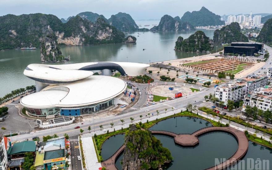 Hào nhoáng những “hệ sinh thái cộng đồng” và trách nhiệm của người làm truyền thông