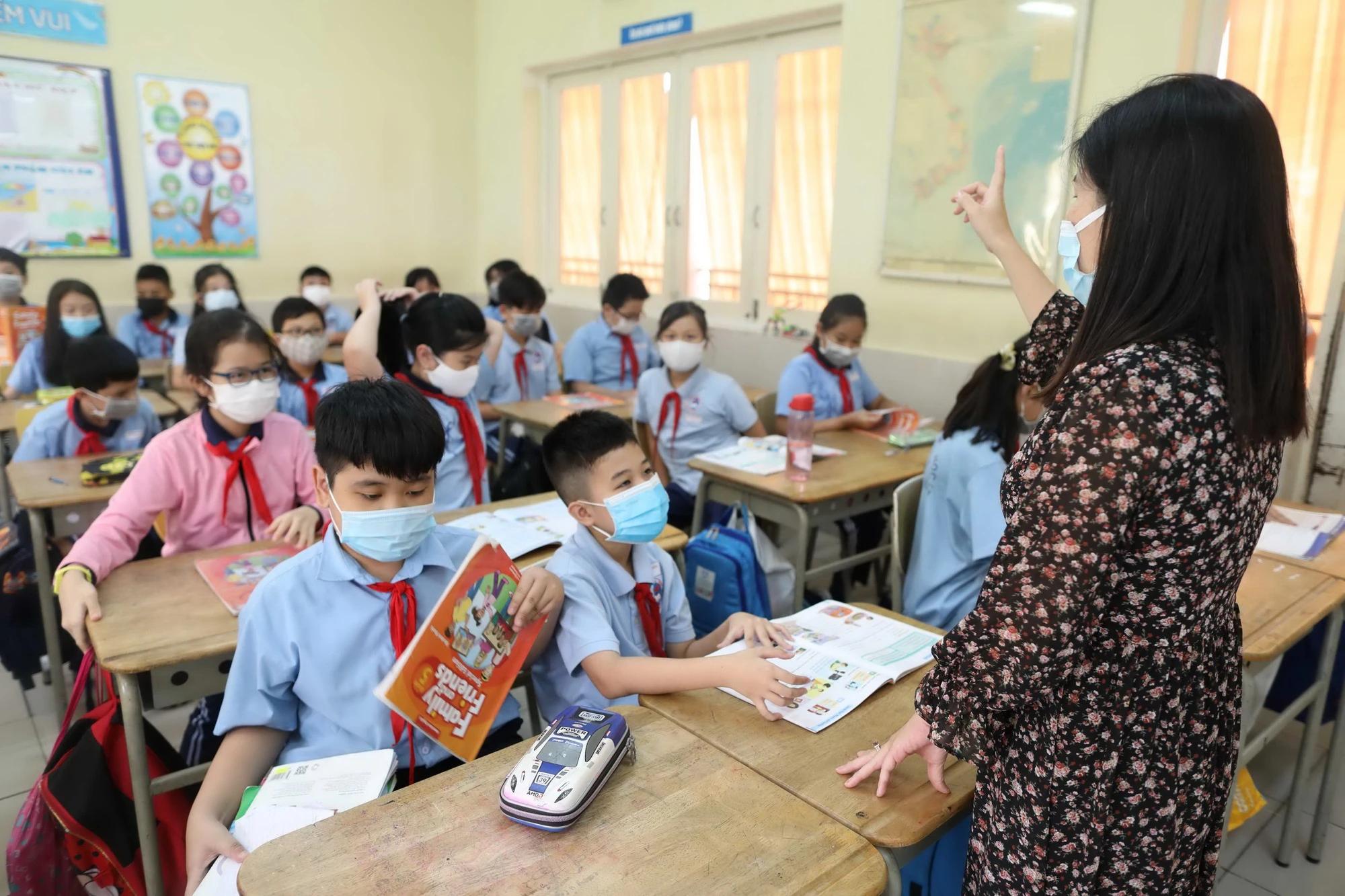 CHUYỆN CUỐI TUẦN- Thiếu giáo viên, thừa giáo viên: Đến bao giờ giáo dục thôi chạy theo để sửa?
